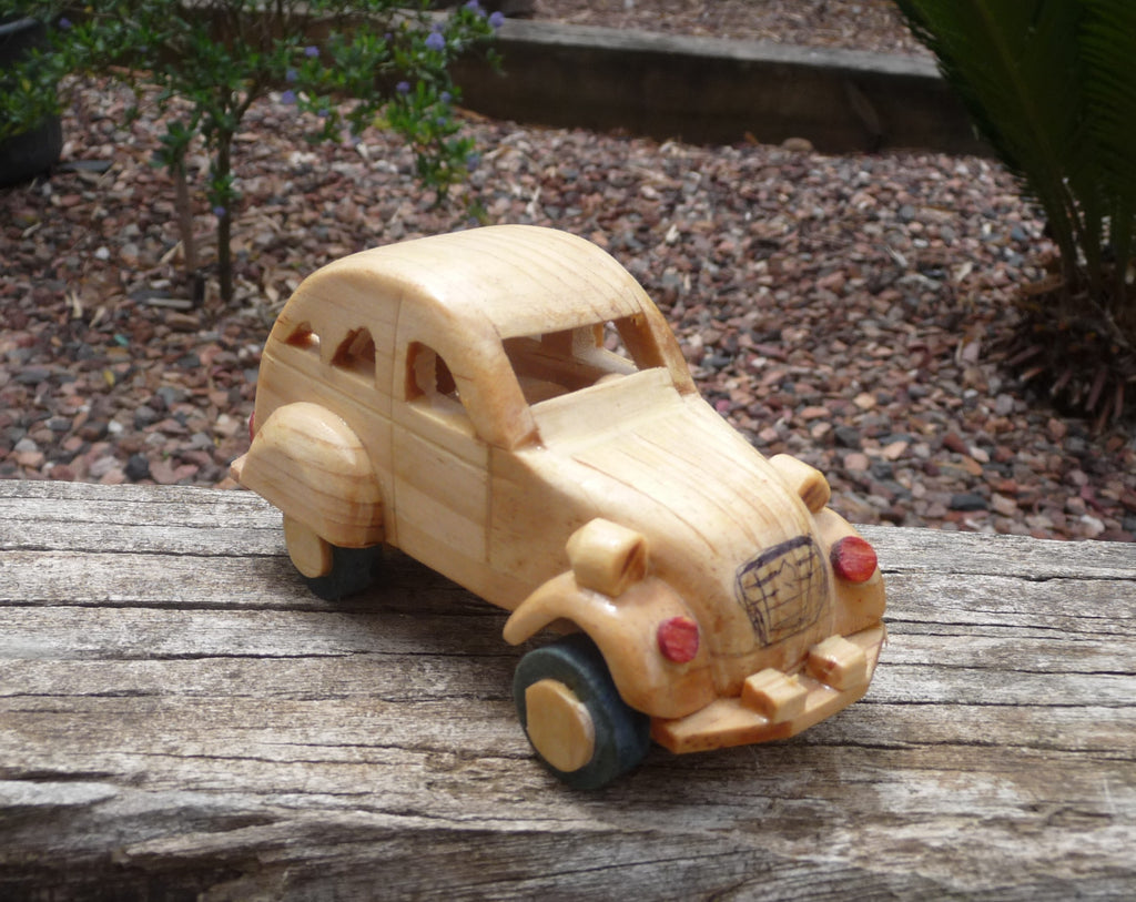 Voiture miniature en bois 2CV Citroën Artisanat de Madagascar