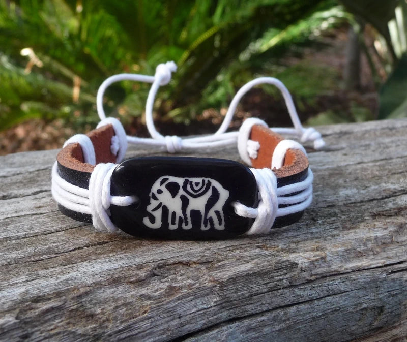 Bracelet ethnique en cuir avec éléphant gravé - bijou Maori
