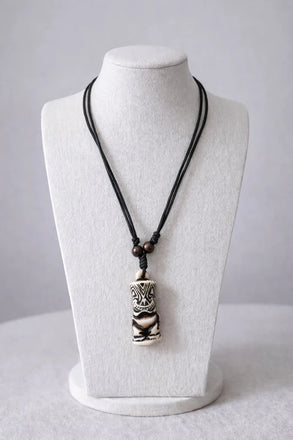 Collier mixte avec pendentif Tiki noir et blanc - bijou maori Hawai
