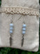 Boucles d'oreilles 3 boules en Aigue Marine naturelle et breloque plume