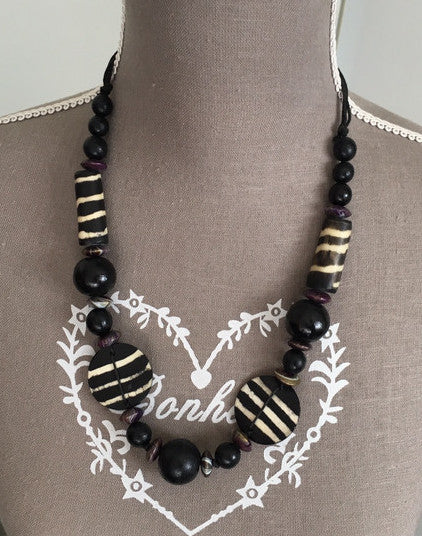 Collier ethnique perles en os de buffle et perles en bois