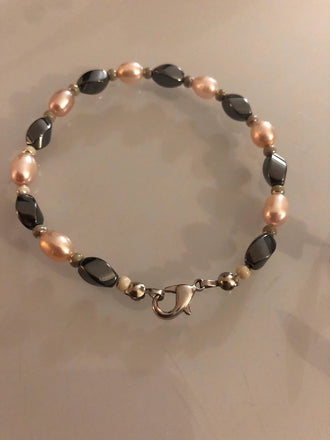 Bracelet en perles de culture et pierre naturelle hématite
