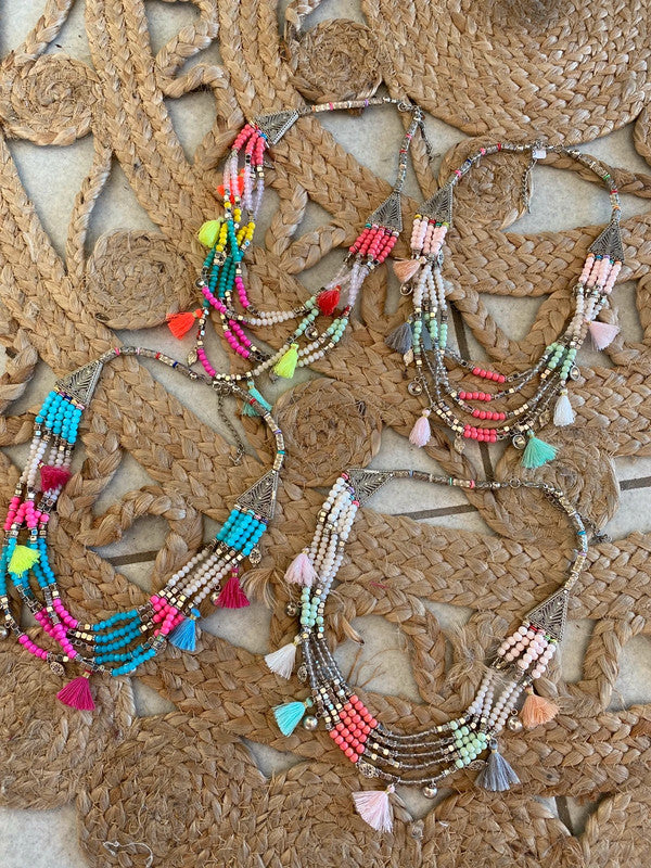 Collier multirangs bohème boho gipsy avec pompons et perles