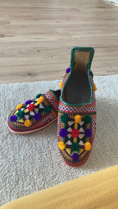 Babouches Amazigh en cuir véritable brodée avec motifs berbères - ILEYCOM