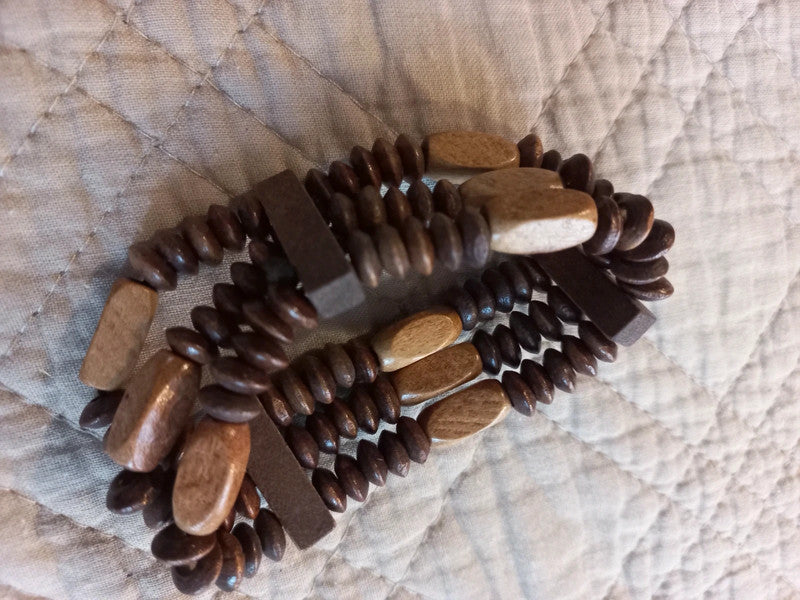 Bracelet mixte triple rang de perles en bois exotique marron et beige