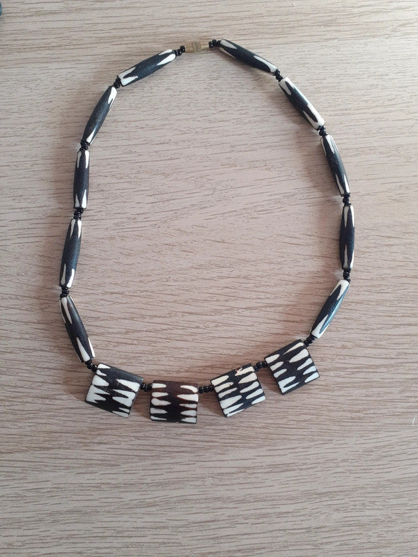Collier ethnique en os de buffle artisanat Népal