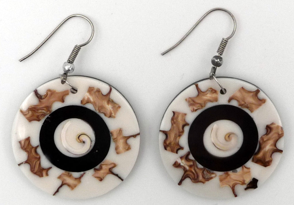  BOUCLES D'OREILLE BEIGE EN NACRE ET OEIL DE SAINTE-LUCIE