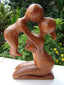 Statuette abstraite Maman et Bébé en bois massif sculpté main