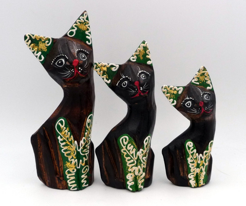 Famille de 3 chats marrons et verts en bois peint Nusa Dua