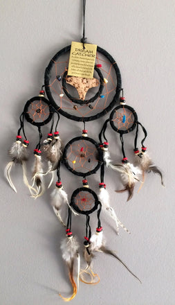 Capteur de reve attrape reve dreamcatcher noir en plumes, cuir et pierres