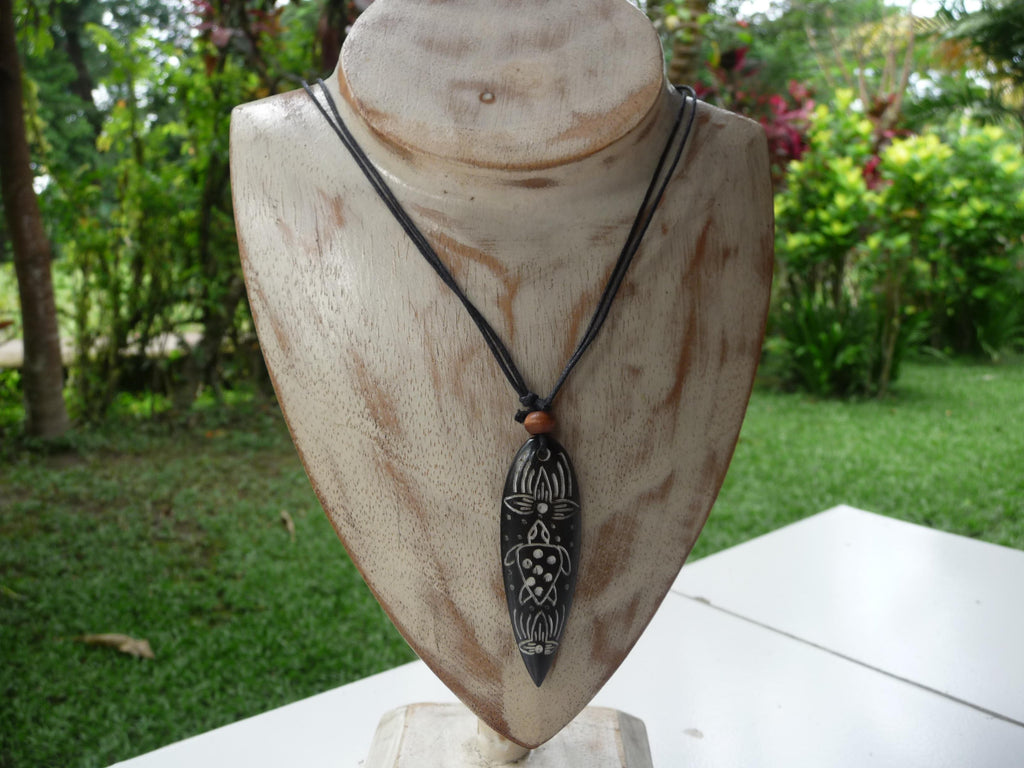 Collier pendentif tortue Maori en os de buffle