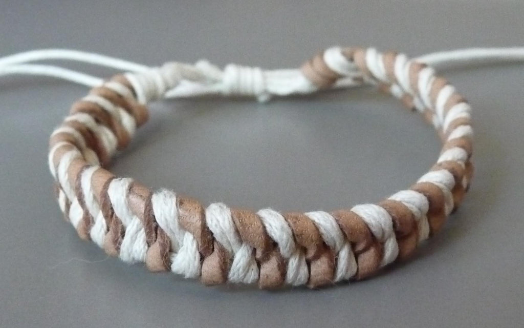 Bracelet réglable pour ado ou homme en cuir naturel et coton blanc