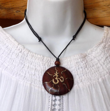 Collier signe om aum Hindou en bois et argent 925