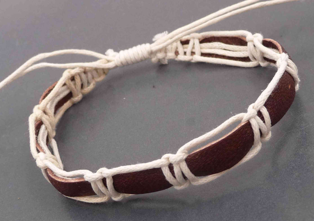 Bracelet réglable pour homme ou ado en cuir marron