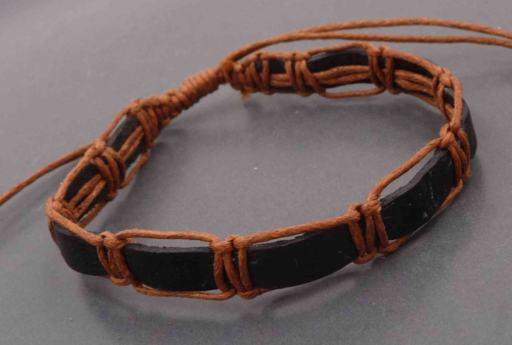 Bracelet réglable pour homme ou ado en cuir noir