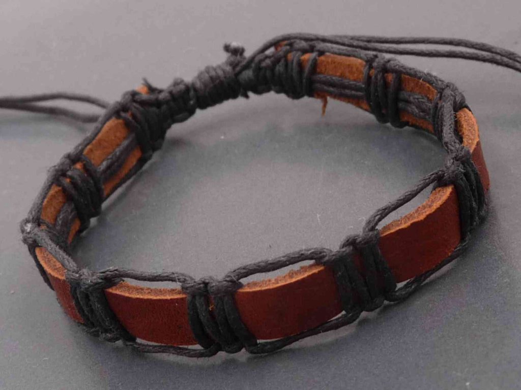 Bracelet réglable pour homme ou ado en cuir marron