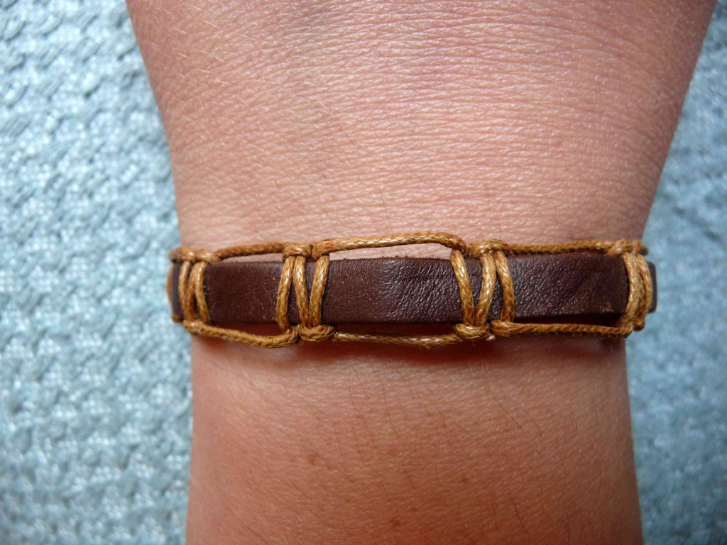 Bracelet réglable pour homme ou ado en cuir marron