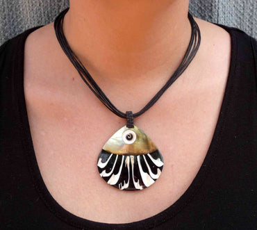 Collier en nacre abalone pendentif coquillage forme éventail
