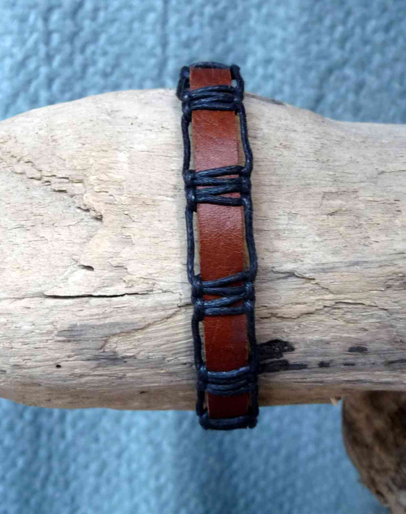Bracelet réglable pour homme ou ado en cuir marron