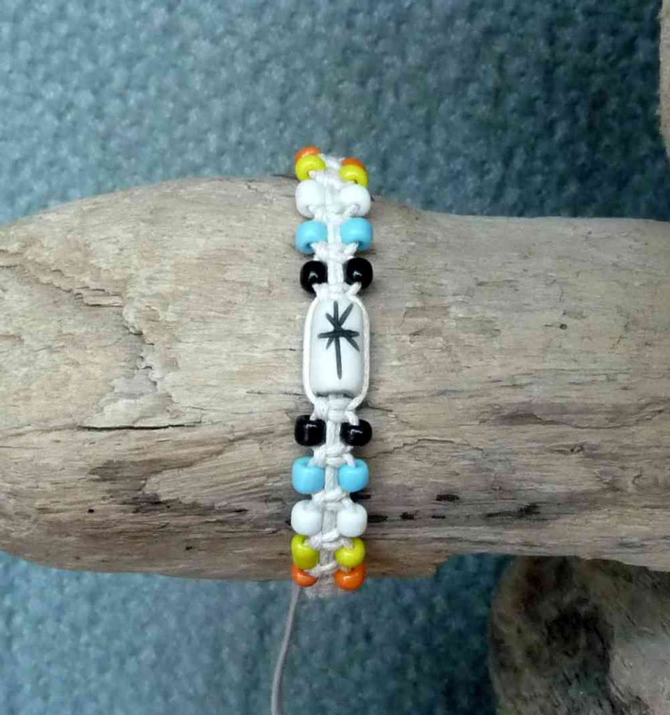  BRACELET EN COTON CIRÉ ET PERLES