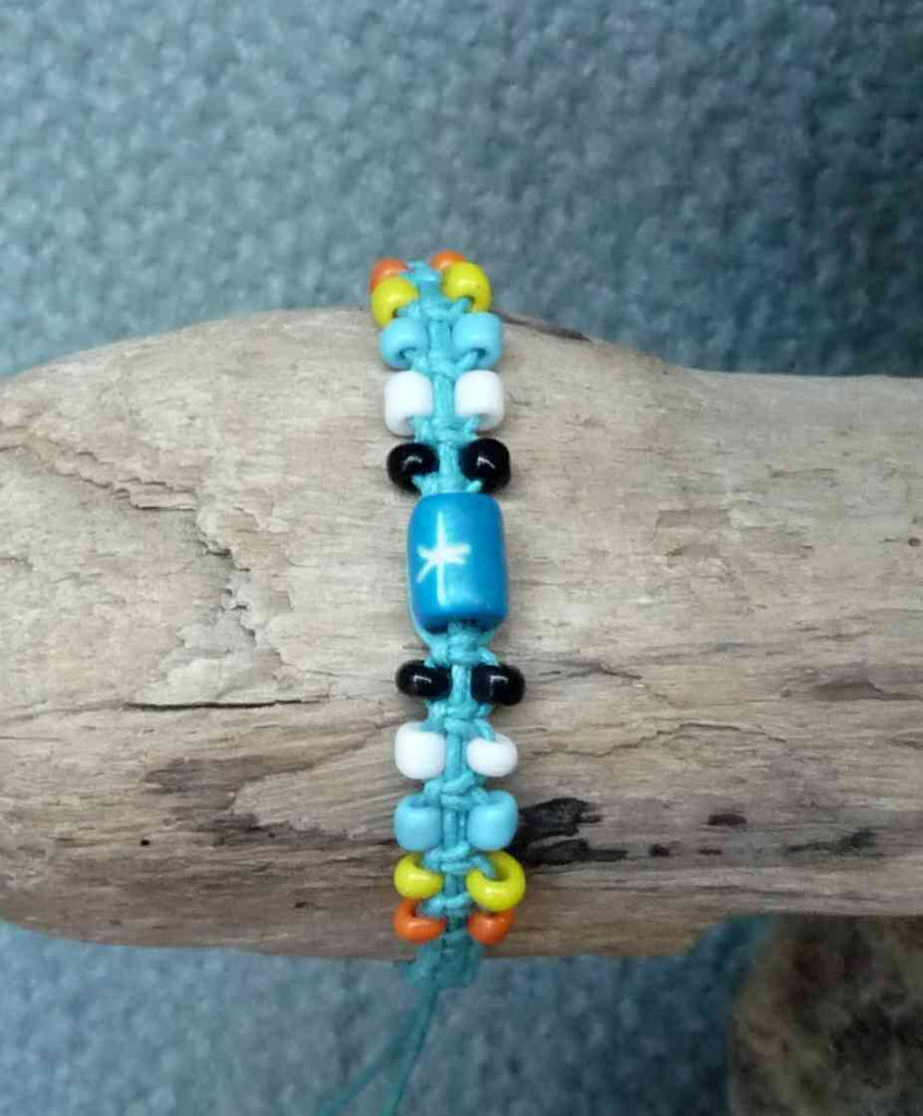  BRACELET EN COTON CIRÉ ET PERLES