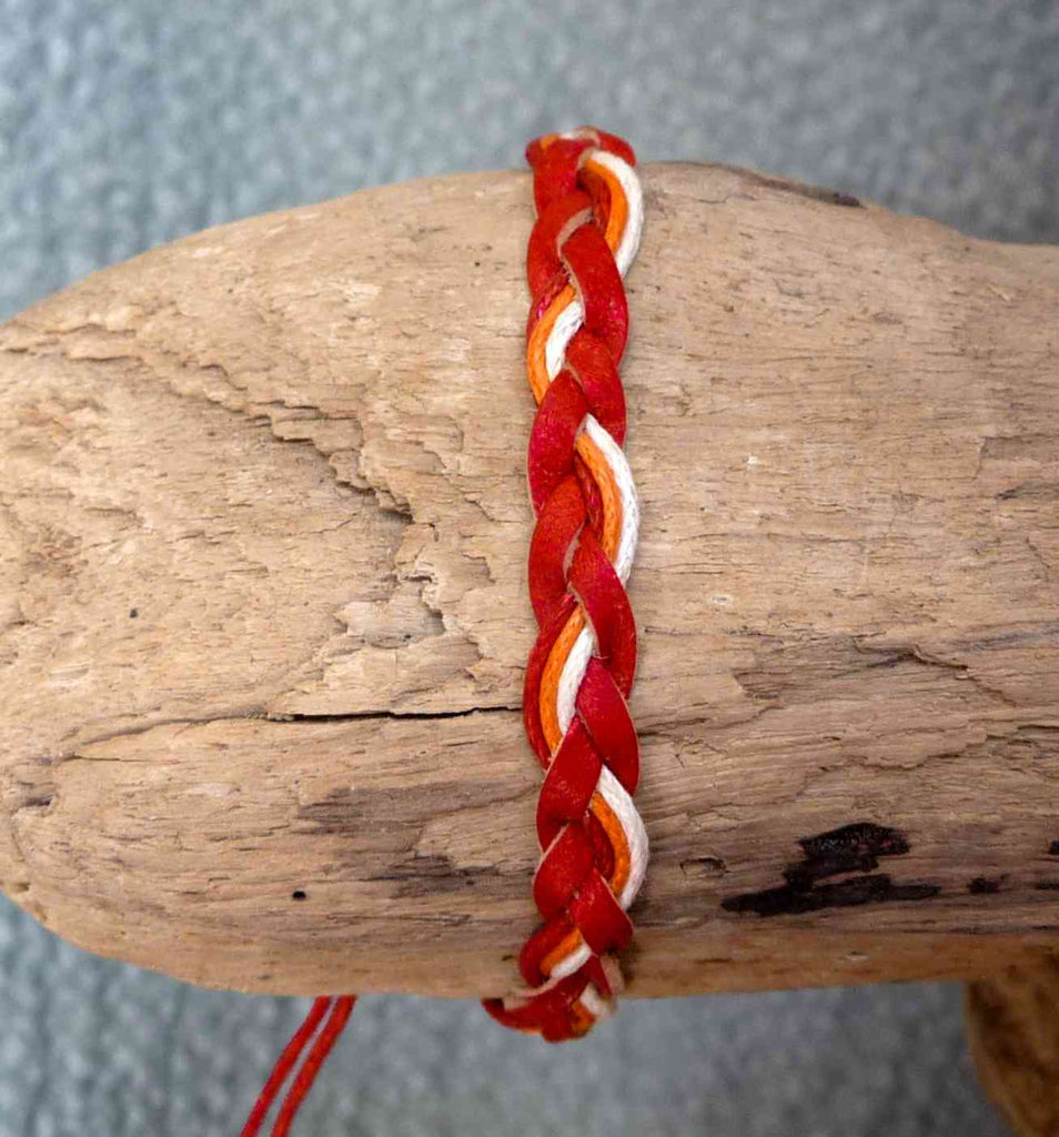 Bracelet en cuir tressé rouge et coton