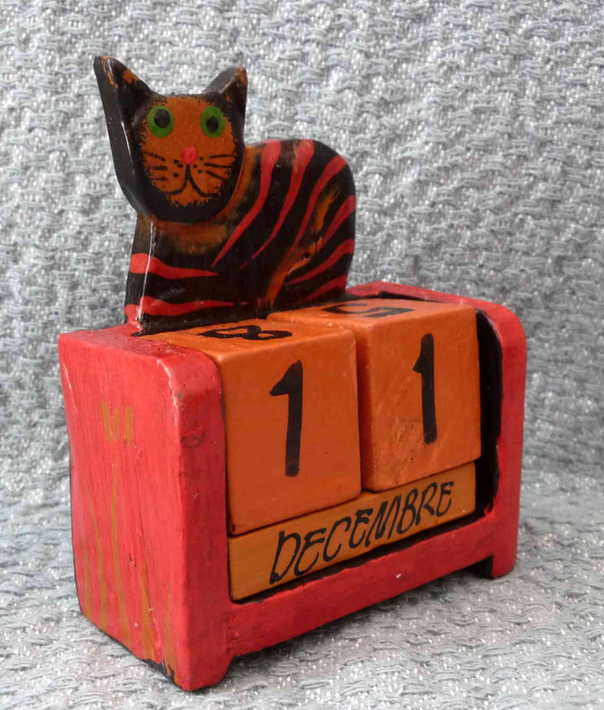 Calendrier perpétuel chat tigré en bois peint