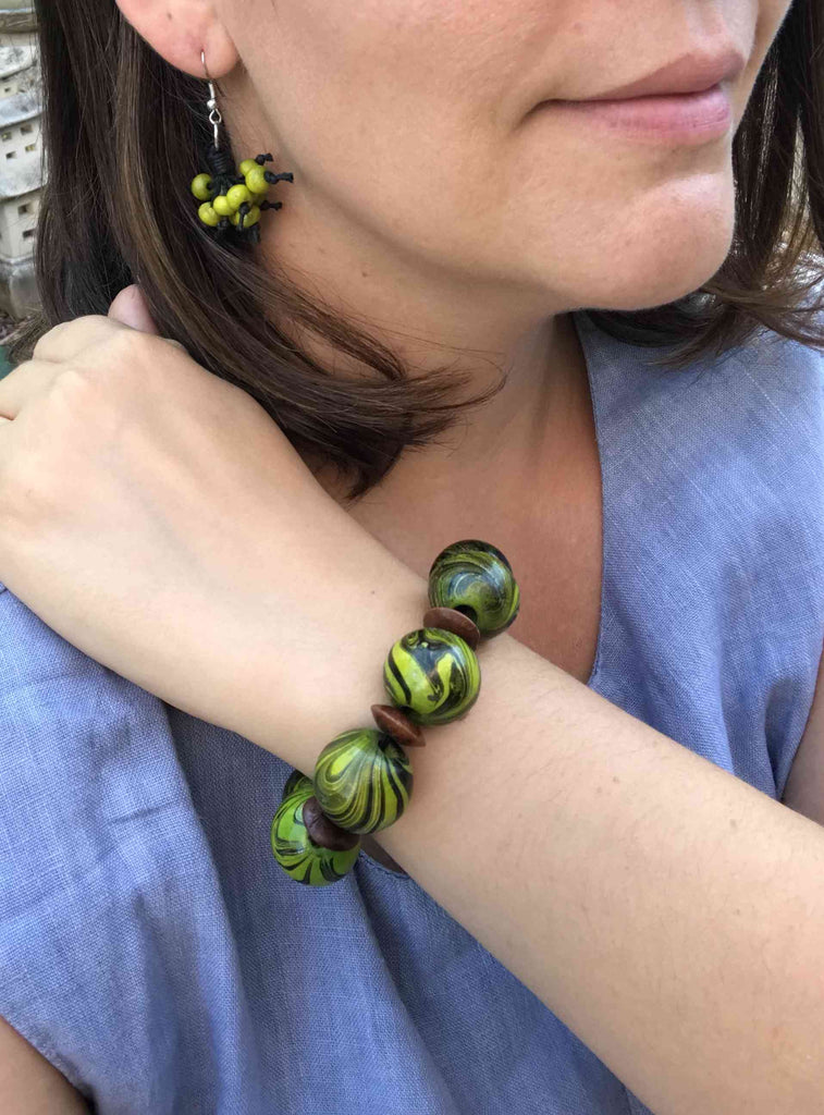 Parure bracelet + boucles d'oreilles en bois peint vert anis Tahiti