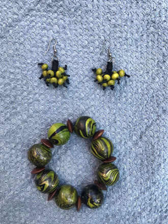 Parure bracelet + boucles d'oreilles en bois peint vert anis Tahiti