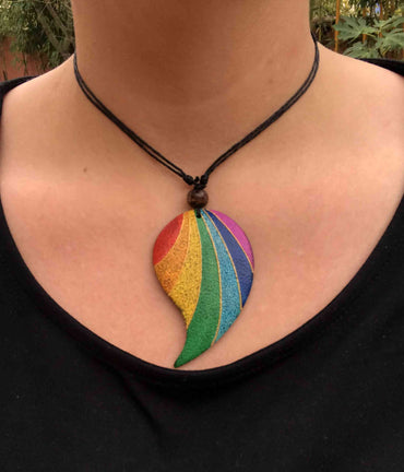 Collier en bois de sono peint multicolore Petulu
