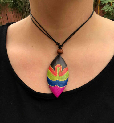 Collier en bois de sono peint multicolore Padangtegal