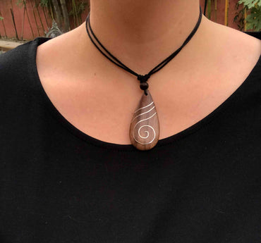 Collier en bois de sono et argent 925 pendentif forme goutte