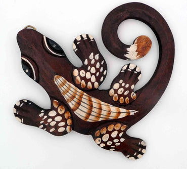 Gecko margouillat lézard en rond en bois