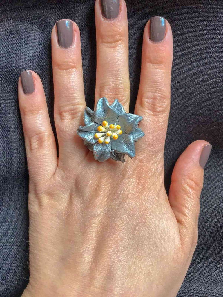 Bague Vintage en cuir Fleur de Lys argentée taille réglable