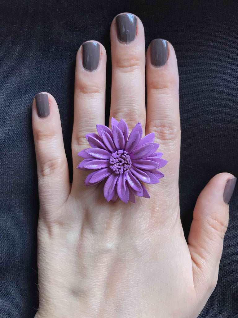 Bague Vintage en cuir marguerite fleur violette mauve taille réglable