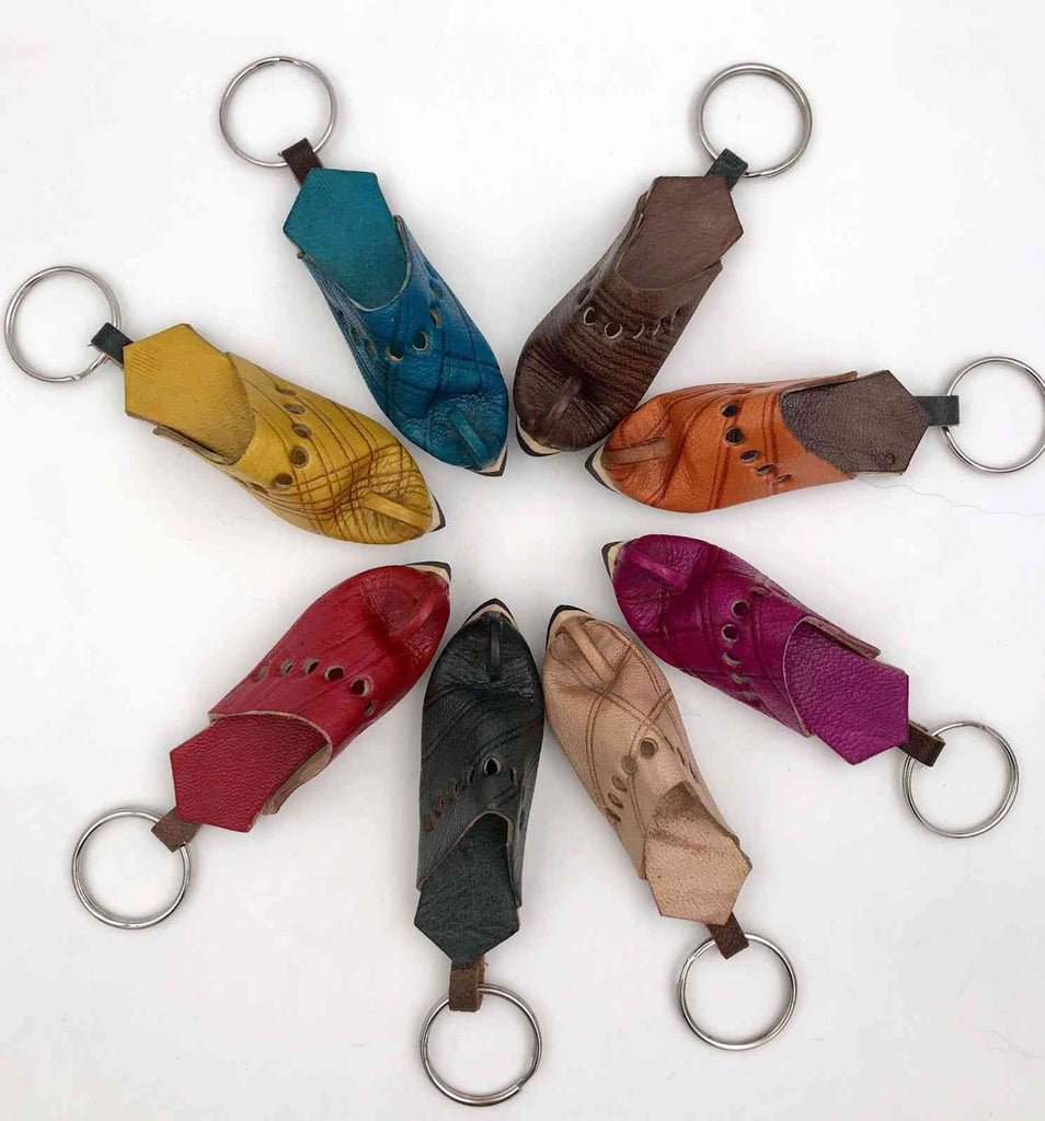 Porte-clés babouche traditionnelle berbère en cuir de chameau