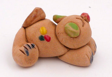 Petit chat endormi en poterie céramique