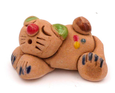 Petit chat endormi en poterie céramique