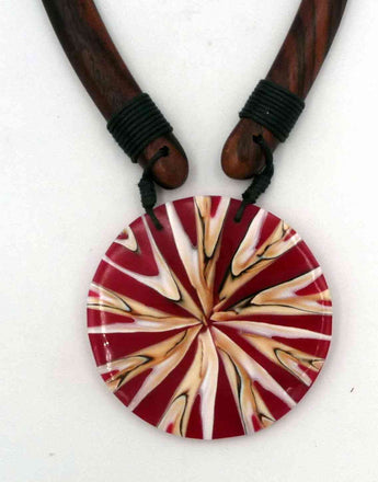 Collier ethnique en nacre rouge et coquillage