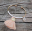 Bracelet jonc, coquillage cauri et perle de culture