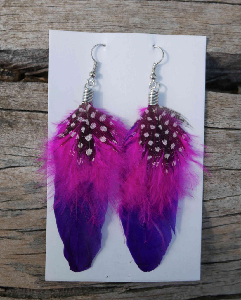 Boucles d'oreille en plumes rose fuschia et violet