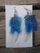 Boucles d'oreilles country en plumes bleu turquoise et blanches