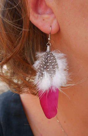 Boucles d'oreilles plume Amérindienne Apache rose fuschia