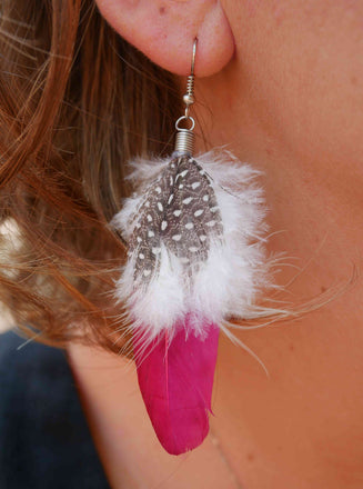 Boucles d'oreilles plume Amérindienne Apache rose fuschia