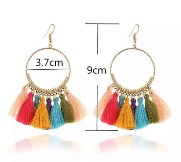 Boucles d'oreilles créoles dorées pompons style bohême chic