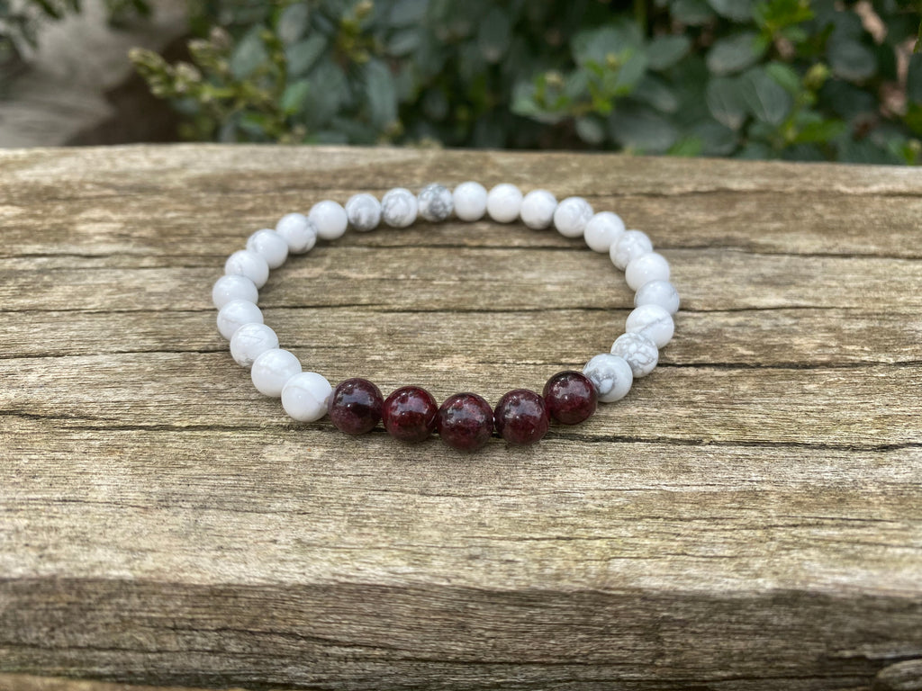 Bracelet élastique Lithothérapie en Howlite naturelle et Grenat 6mm