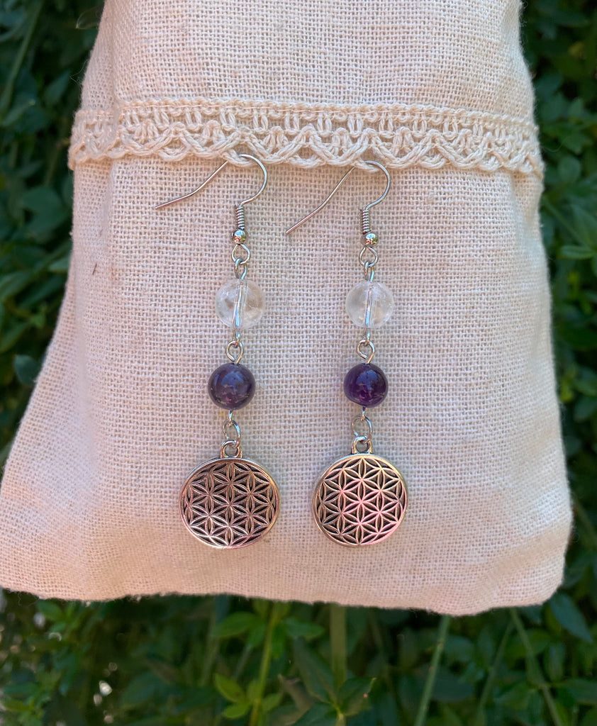 Boucles d'oreilles en Cristal de roche et Améthyste motif Fleur de vie