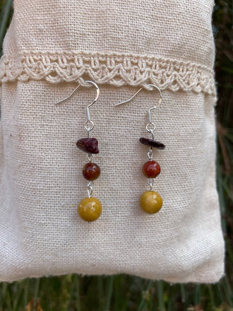 Boucles d'oreilles pendantes à 3 rangs en Jaspe Mokaïte ou Mookaite naturelle