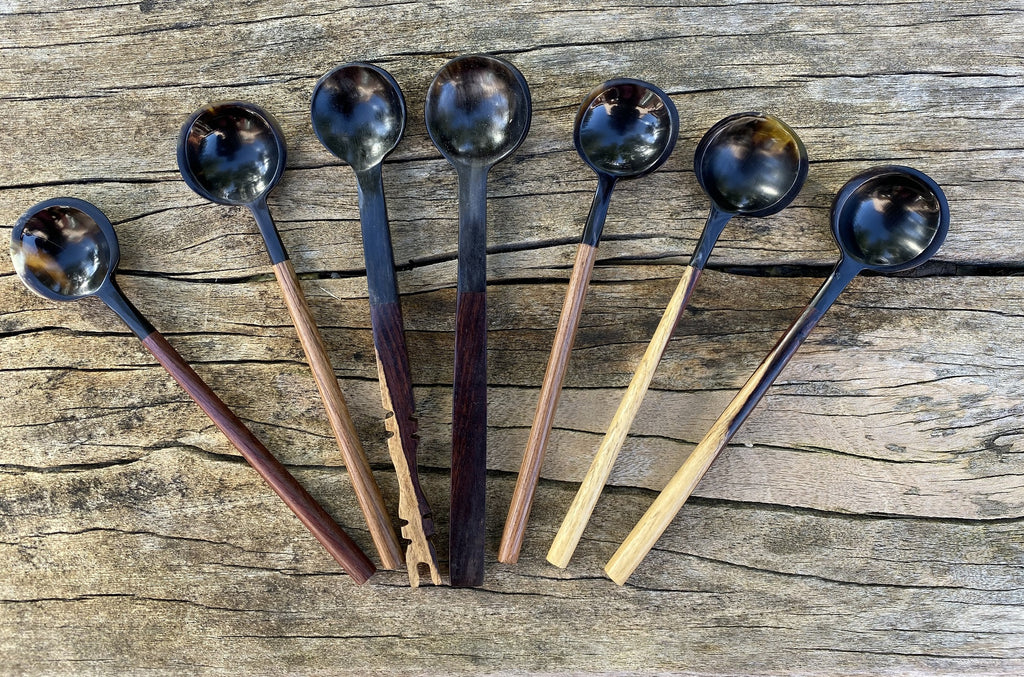 Cuillère en corne de Zébu et bois forme ronde