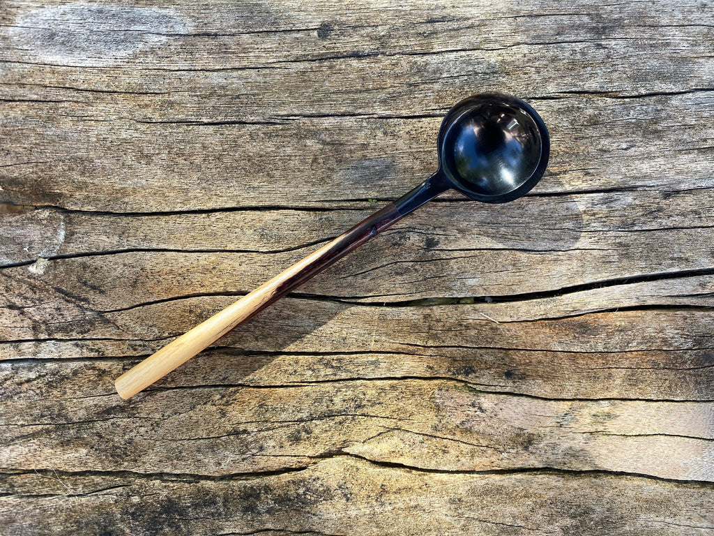Cuillère en corne de Zébu et bois forme ronde
